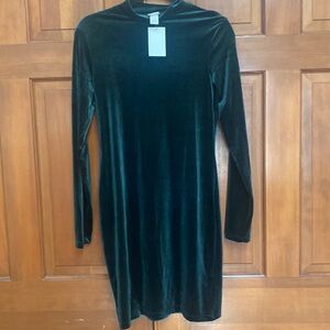 H&M green velvet mini dress new
